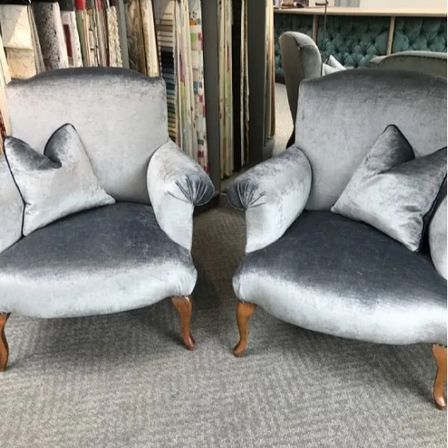 Bild enthält, Furniture, Chair, Armchair, Couch, Chaise