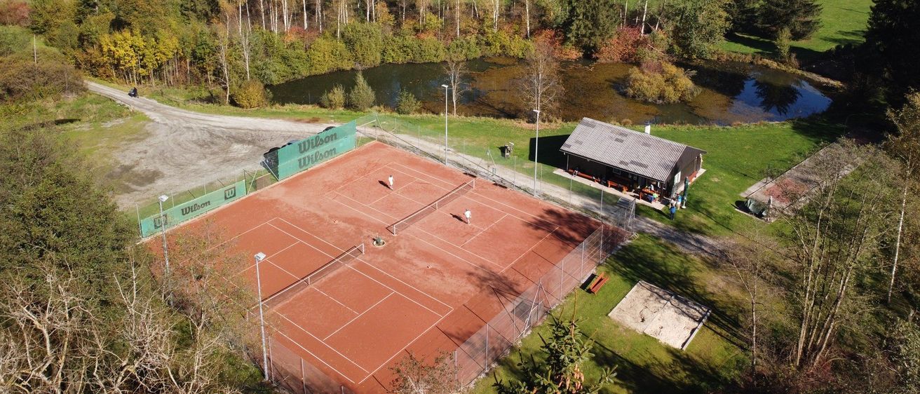 Bild enthält, Architecture, Building, Person, Sport, Tennis