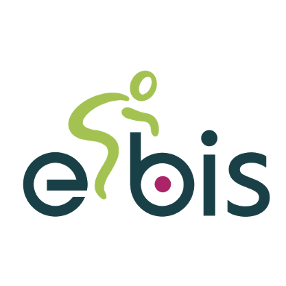 Das Logo für eBis zeigt eine stilisierte grüne Figur, die auf einem Fahrrad sitzt, mit dem Wort eBis in fetten schwarzen Buchstaben.