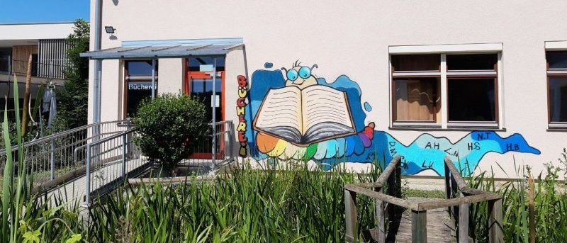 Bild enthält, Building, House, Housing, Villa, Shelter, Neighborhood, Grass, City, Potted Plant, Urban