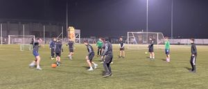 Bild enthält, People, Person, Ball, Football, Soccer, Soccer Ball, Sport, Field