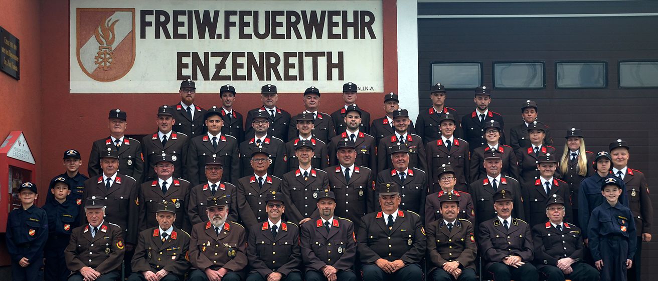 Bild enthält, People, Person, Adult, Male, Man, Officer, Police Officer, Military