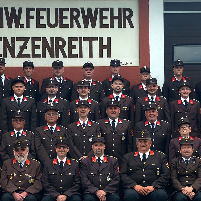 Bild enthält, People, Person, Adult, Male, Man, Officer, Police Officer, Military