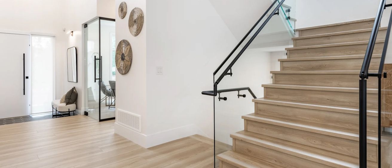 Bild enthält, Indoors, Architecture, Building, Foyer, House, Housing, Staircase, Interior Design