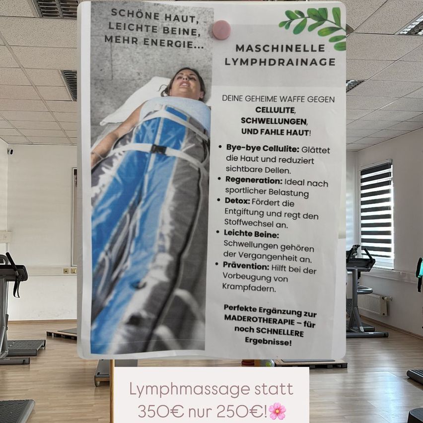 Ein Poster zeigt eine Frau in einem Lymphdrainage-Anzug mit Text in Deutsch. Es bewirbt Vorteile wie Cellulite-Reduktion, Regeneration, Entgiftung, leichte Beine und Vorbeugung von Krämpfen. Es bietet einen Sonderpreis von 250€ für Lymphmassage an.