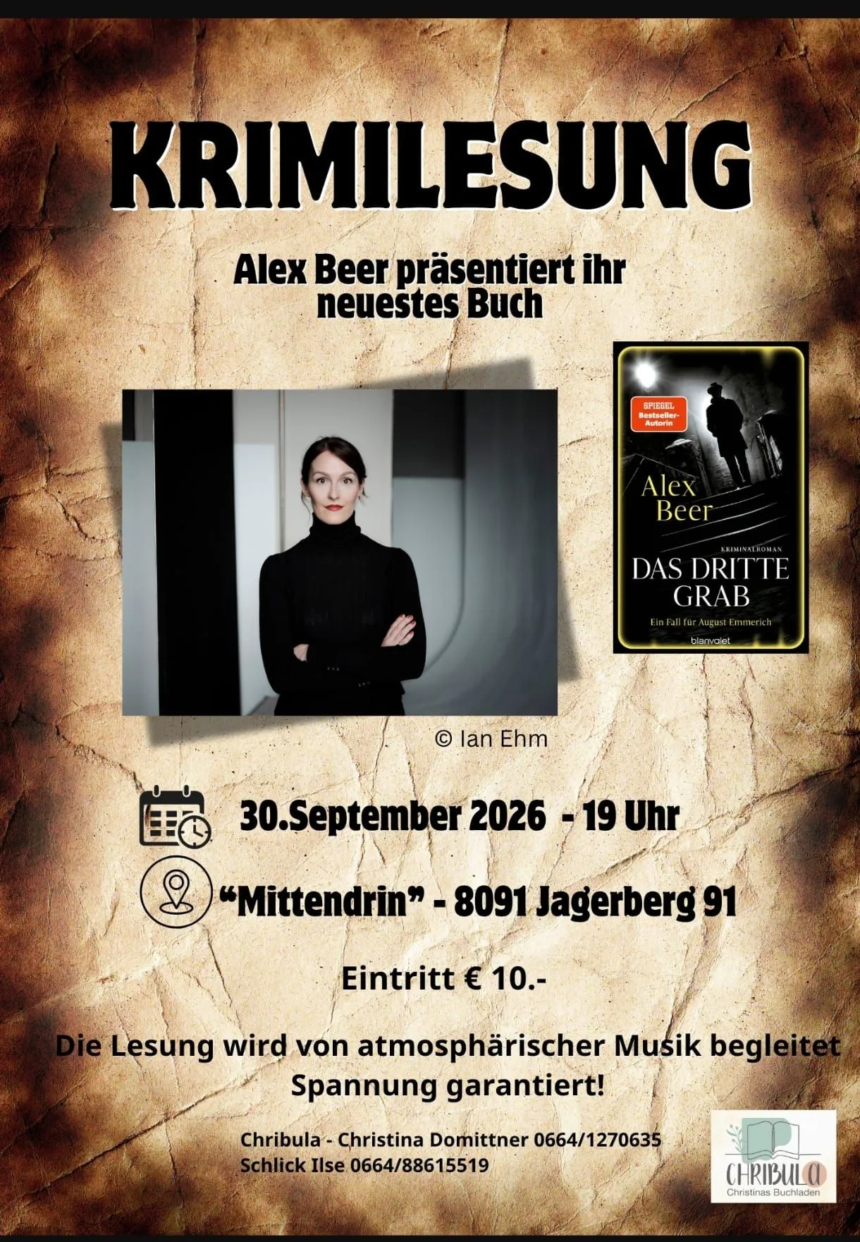 Ein Poster für eine Buchlesung mit einer Frau in einem schwarzen Rollkragenpullover, die vor einer weißen Wand steht.
