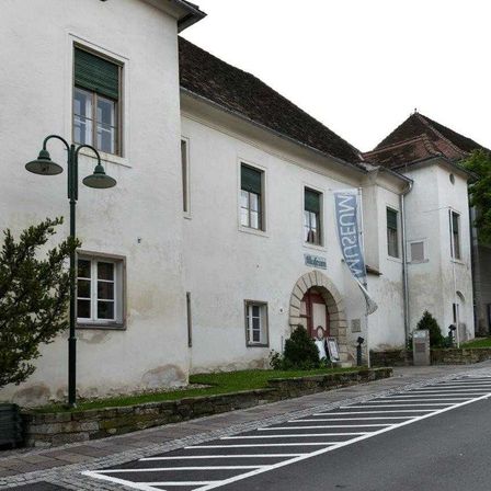 Bild enthält, Building, Housing, City, House, Road, Street, Urban, Car, Row House, Plant