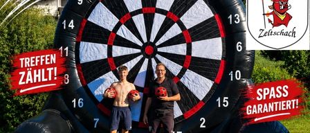 Zwei Männer stehen vor einem großen aufblasbaren Dartboard mit einem Fußball und einem Dart im Hintergrund. Der Text lautet 'All Dar' und 'Treffen Zahlt! 8'. Das Datum ist 12.09.2026 und der Ort ist Waldstadion Zeltschach.