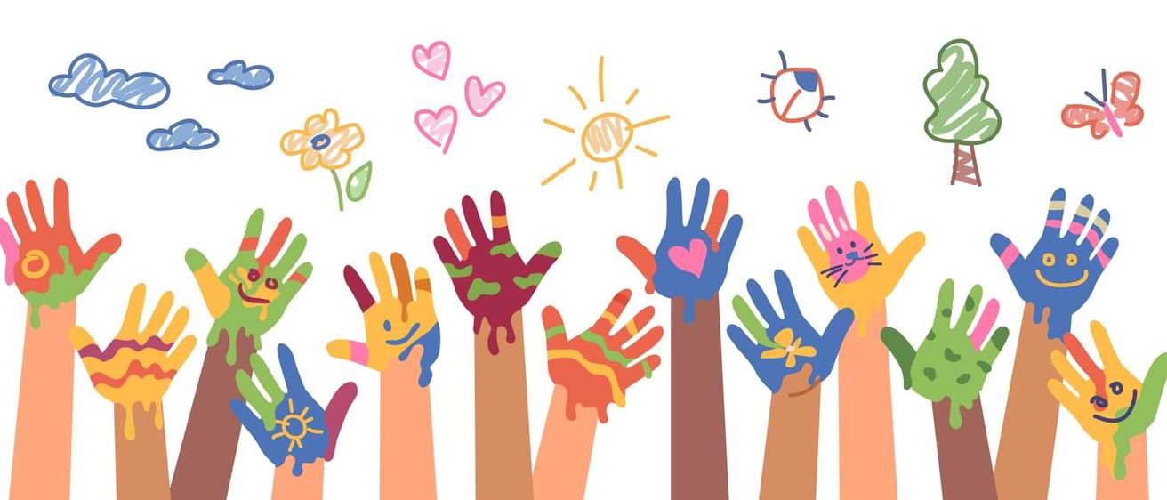 Eine bunte Illustration von Händen, die in die Luft erhoben sind und mit verschiedenen Farben und Symbolen wie Herzen, Blumen und der Sonne bemalt sind. Der Himmel ist gefüllt mit zusätzlichen Herzformen, Blumen und einem Sonnensymbol.