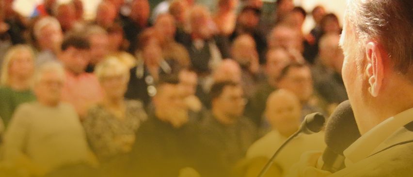 Bild enthält, Crowd, Person, People, Adult, Male, Man, Audience, Face, Head