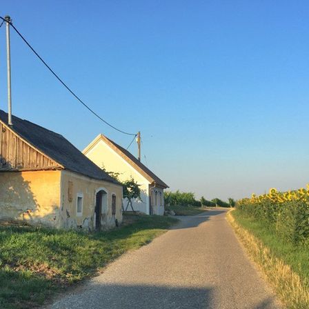 Bild enthält, Outdoors, Nature, Building, Cottage, House, Housing, Countryside, Rural, Shelter, Village