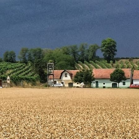 Bild enthält, Nature, Outdoors, Field, Sky, Scenery, Countryside, Car, Landscape, Shelter, Rural