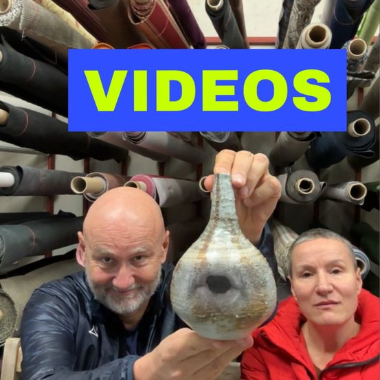 Bild enthält, Person, Photography, Portrait, Pottery, Jar, Adult, Female, Woman, Male, Man