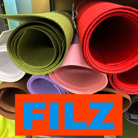 Bild enthält, Tie, Canvas, Mat, Advertisement, Shoe