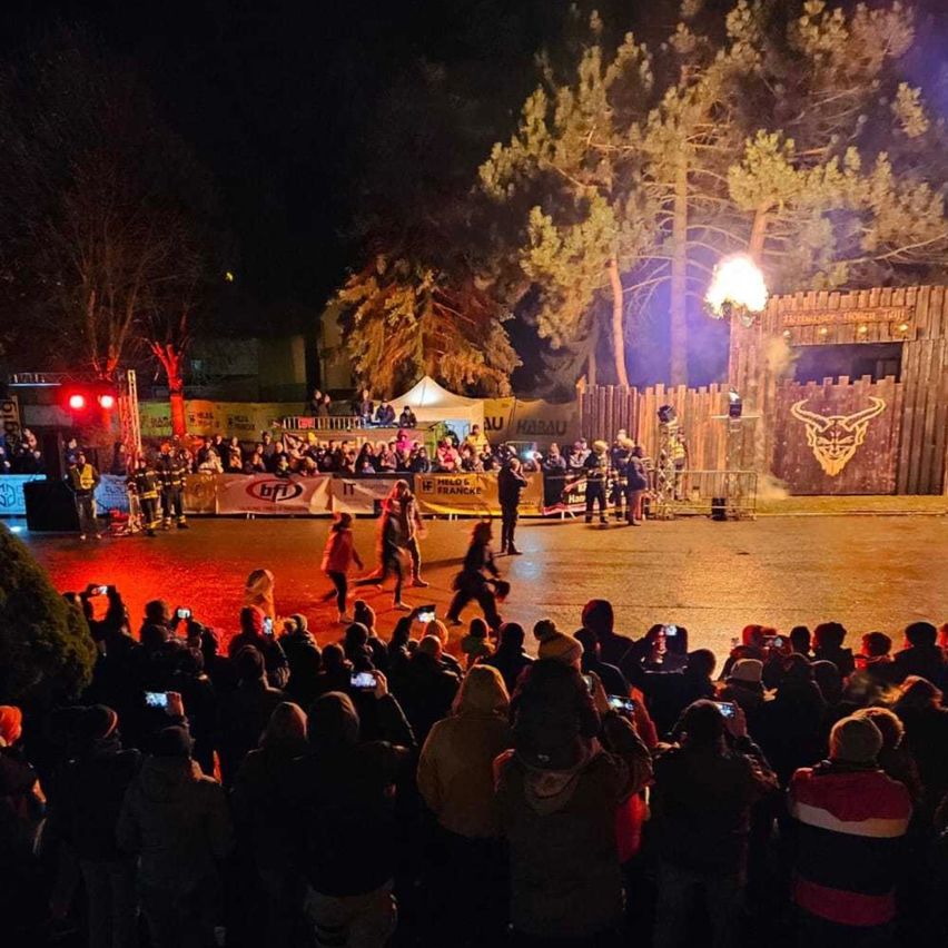 Bild enthält, Urban, People, Person, Concert, Crowd, Night Life, Adult, Female, Woman