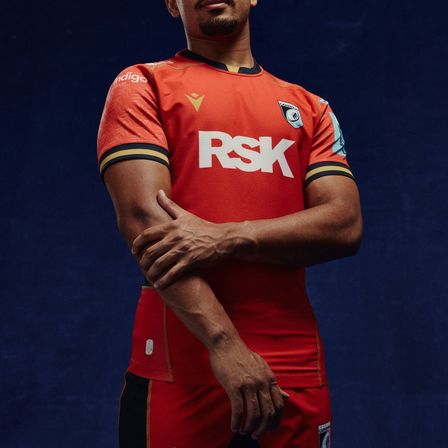 Bild enthält, Clothing, Shirt, Adult, Male, Man, Person, Athlete, Sport, Head, Face