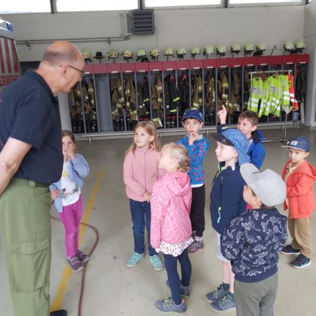 Bild enthält, Pants, People, Person, Shoe, Adult, Male, Man, Child, Female, Girl