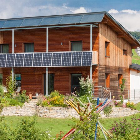 Bild enthält, Electrical Device, Solar Panels, Outdoors, Indoors, Interior Design, Architecture, Building, Housing