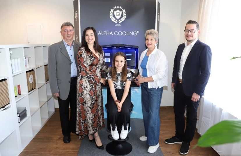 Bild enthält, Groupshot, Person, Adult, Female, Woman, People, Girl, Teen, Male, Man