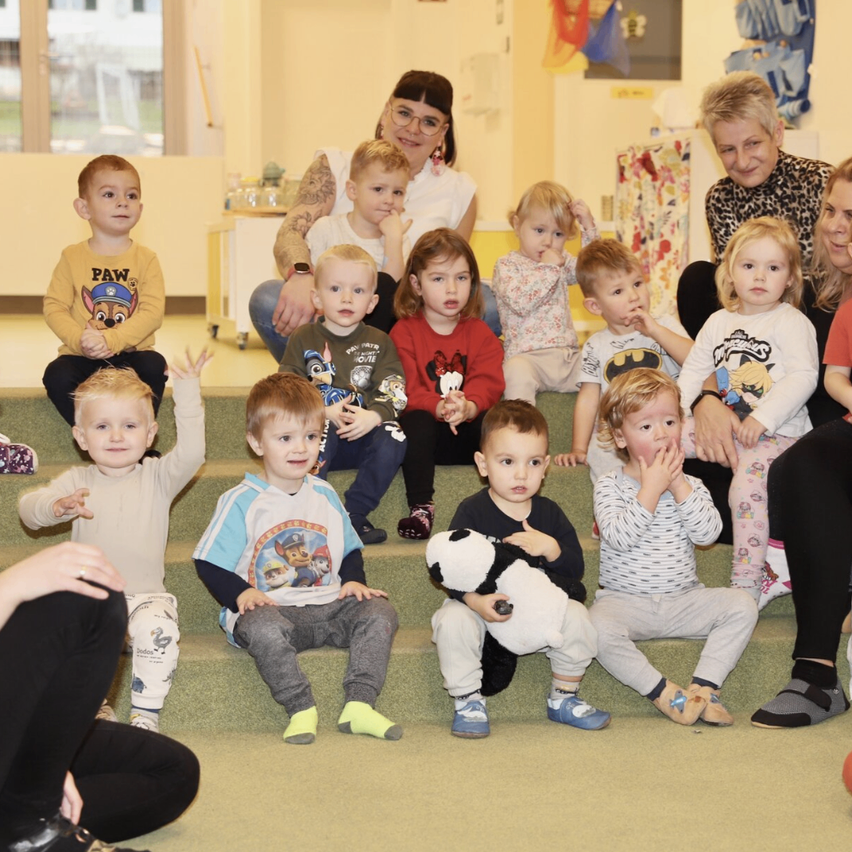 Bild enthält, People, Person, Adult, Female, Woman, Kindergarten, Boy, Child, Male, Girl