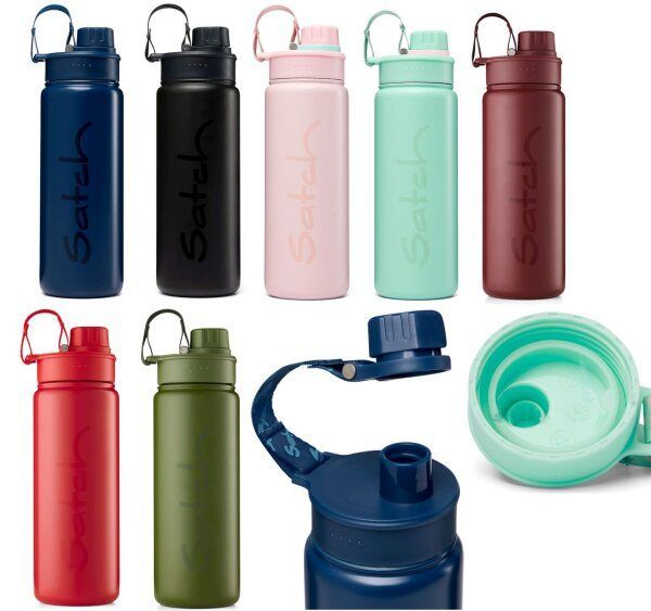 Eine Sammlung von Edelstahl-Wasserflaschen in verschiedenen Farben mit dem eingravierten Wort 'Sateh'. Die Flaschen haben verschiedenfarbige Deckel und einen blauen Deckel mit einem Riemen.
