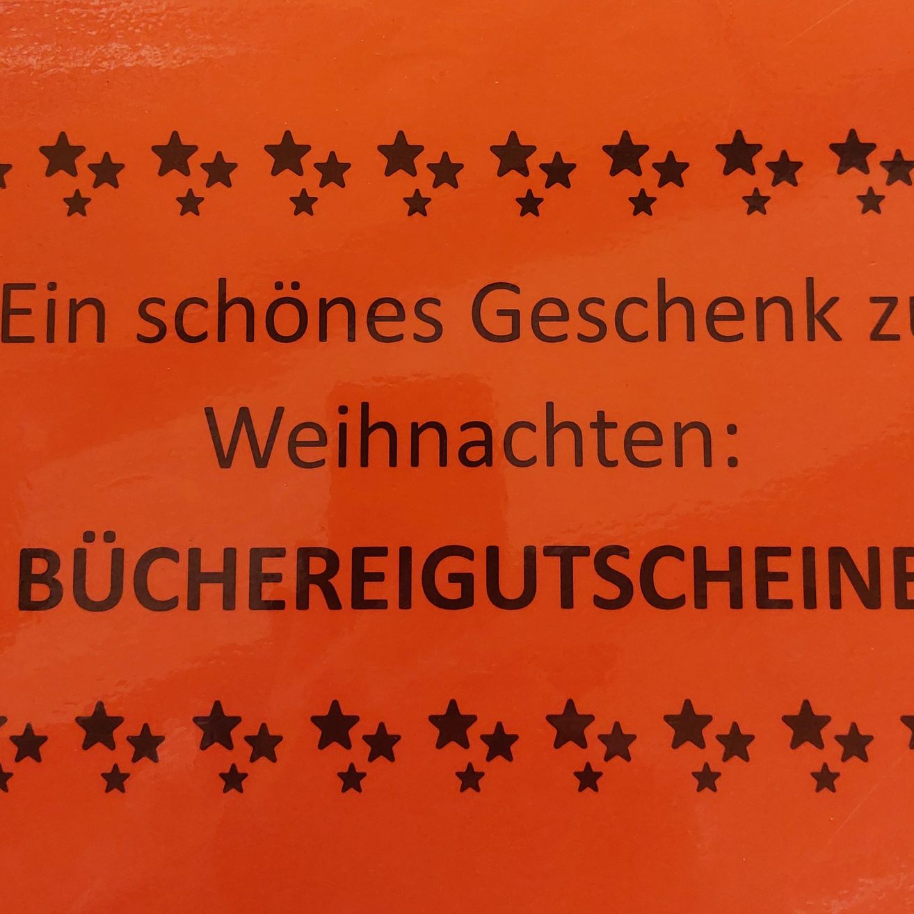 Bild enthält, Flag, Text, Symbol, Advertisement, Poster