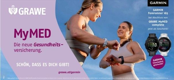 Werbung für die Garmin Forerunner 165 Uhr, mit zwei Frauen in Fitnesskleidung. Eine hält die Uhr und lächelt, während die andere sie ansieht. Der Text lautet 'MyMED, die neue Gesundheitsversicherung. Schön, dass es dich gibt!'