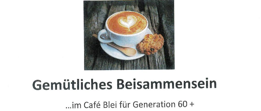 Ein Bild von einer Kaffeetasse mit Herz-Design auf einem Untersetzer und einem Keks. Darunter steht eine Ankündigung für ein gemütliches Treffen mit Kaffee, Keksen und Diskussionen über Krankentransport und Fahrkosten.
