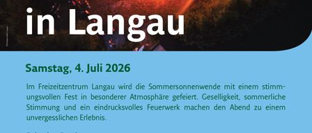 Plakat für das Sommersonnenwendefest in Langau am 4. Juli 2026. Es zeigt ein Lagerfeuer und nennt Ankunfts- und Abfahrtszeiten für verschiedene Orte.