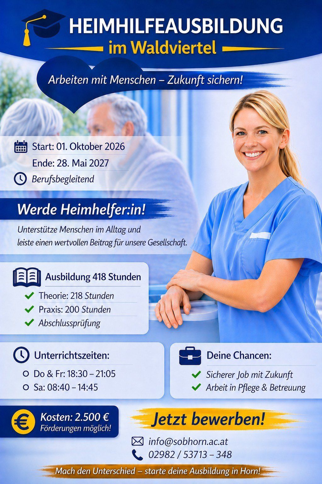 Eine lächelnde Krankenschwester in blauer Arbeitskleidung steht neben älteren Menschen. Das Bild ist eine Werbung für ein Pflegeausbildungsprogramm. Es enthält Details wie Start- und Enddaten, Ausbildungsstunden und Jobmöglichkeiten.