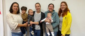 Bild enthält, Pants, People, Person, Jeans, Adult, Female, Woman, Photography, Portrait, Blouse