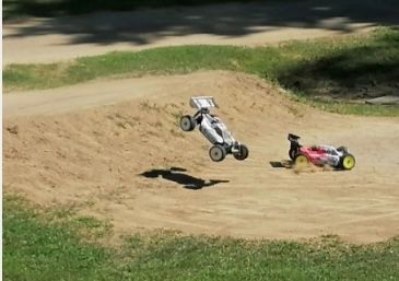 Bild enthält, Machine, Wheel, Buggy, Transportation, Vehicle, Lawn, Lawn Mower, Plant, Tool, Car