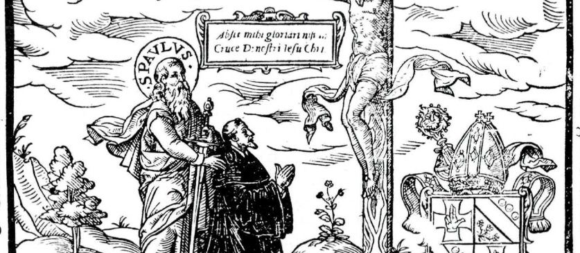 Eine alte Grafik zeigt einen Mann und eine Frau, die vor einem Kruzifix knien. Der Mann trägt eine lange Robe und hält einen Stab. Ein Bischof in kirchlicher Kleidung steht hinter ihnen. Ein Schild mit einem Kreuz befindet sich in der Nähe. Lateinischer Text schmückt die Szene.