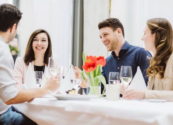 Bild enthält, Adult, Male, Man, Person, People, Dating, Romantic, Female, Woman, Milk