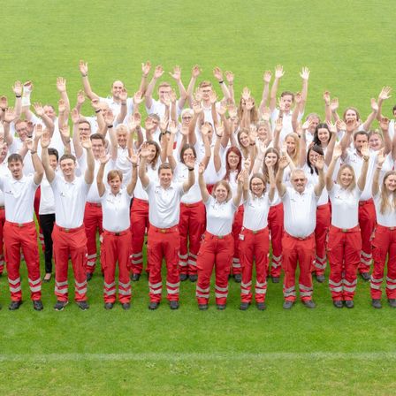 Bild enthält, People, Person, Head, Face, Celebrating, Groupshot, Happy, Grass, Girl, Teen