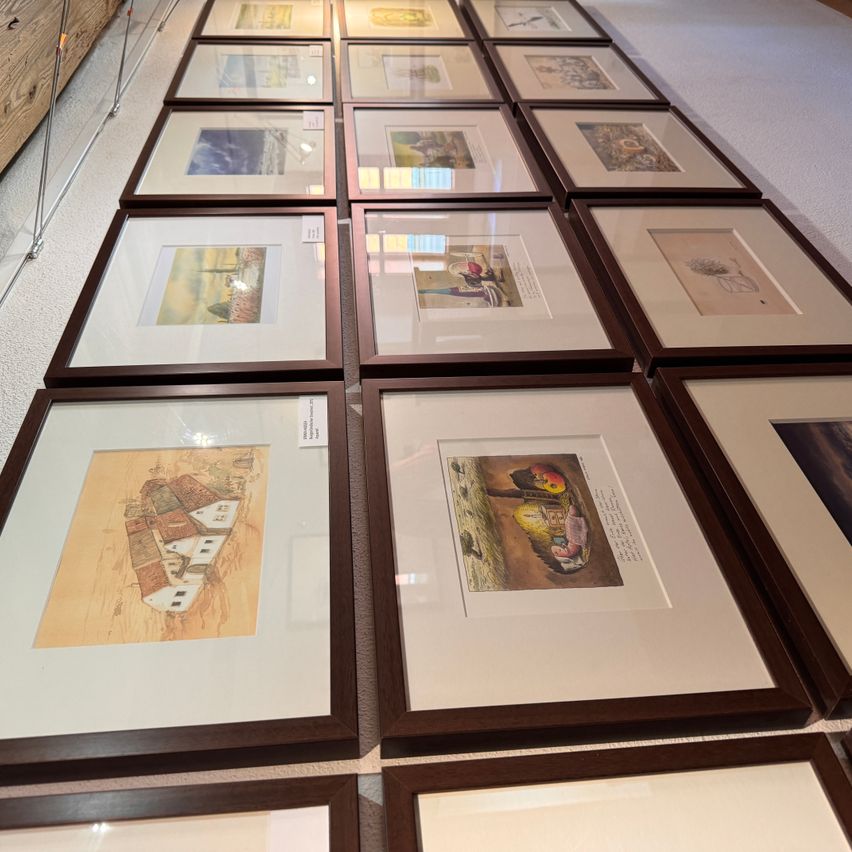 Bild enthält, Art, Art Gallery, Painting, Indoors, Interior Design, Person