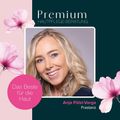 Eine lächelnde blonde Frau mit blauen Augen posiert für eine Premium-Hautpflegeberatungsanzeige. Der Plakat ist mit rosa Blumen dekoriert und steht 'Premium Hautpflege-Beratung'. Der Text 'Das Beste für die Haut' ist prominent angezeigt.