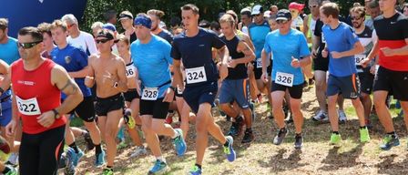 Bild enthält, Person, Boy, Male, Teen, Adult, Man, Shorts, Shoe, Track And Field, Running