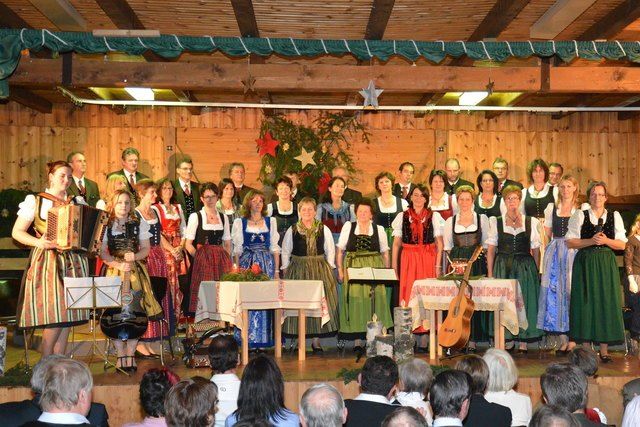 Bild enthält, Adult, Female, Person, Woman, Male, Man, People, Boy, Child, Suit