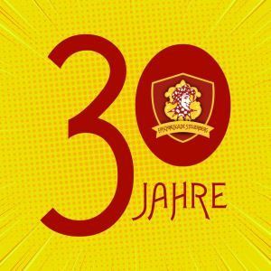 Ein gelber Hintergrund mit einem roten und schwarzen kreisförmigen Logo mit einem Wappen. Das Logo enthält die Worte '30 Jahre' in roter Schrift. Die Zahl 30 ist in fetter roter Schrift.