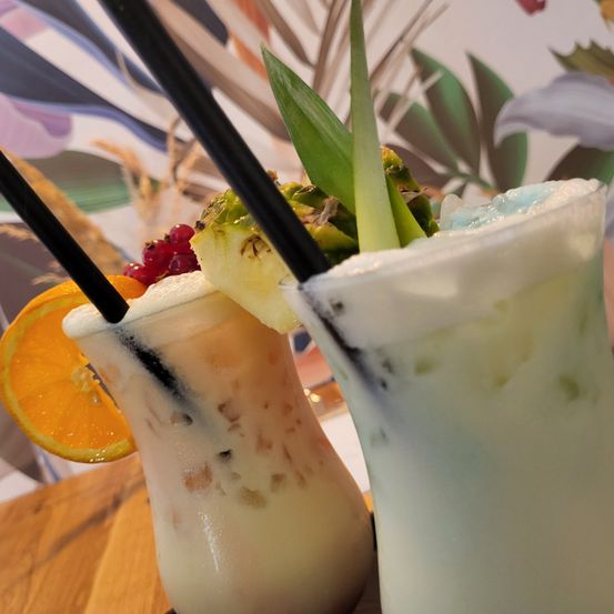 Bild enthält, Beverage, Alcohol, Cocktail, Cream, Dessert, Food, Ice Cream, Orange, Plant, Produce