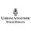 Urbani Vinothek & Bistro-Logo. Das Urbani Vinothek Logo zeigt stilisierten Text und ein Wappen, auf weißem Hintergrund.