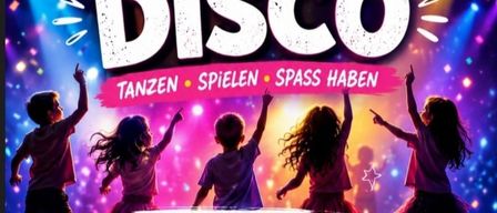 Plakat für die Kinder Disco Veranstaltung am 20. September 2026 mit Kindern, die auf einer Bühne mit bunten Lichtern und Konfetti tanzen.