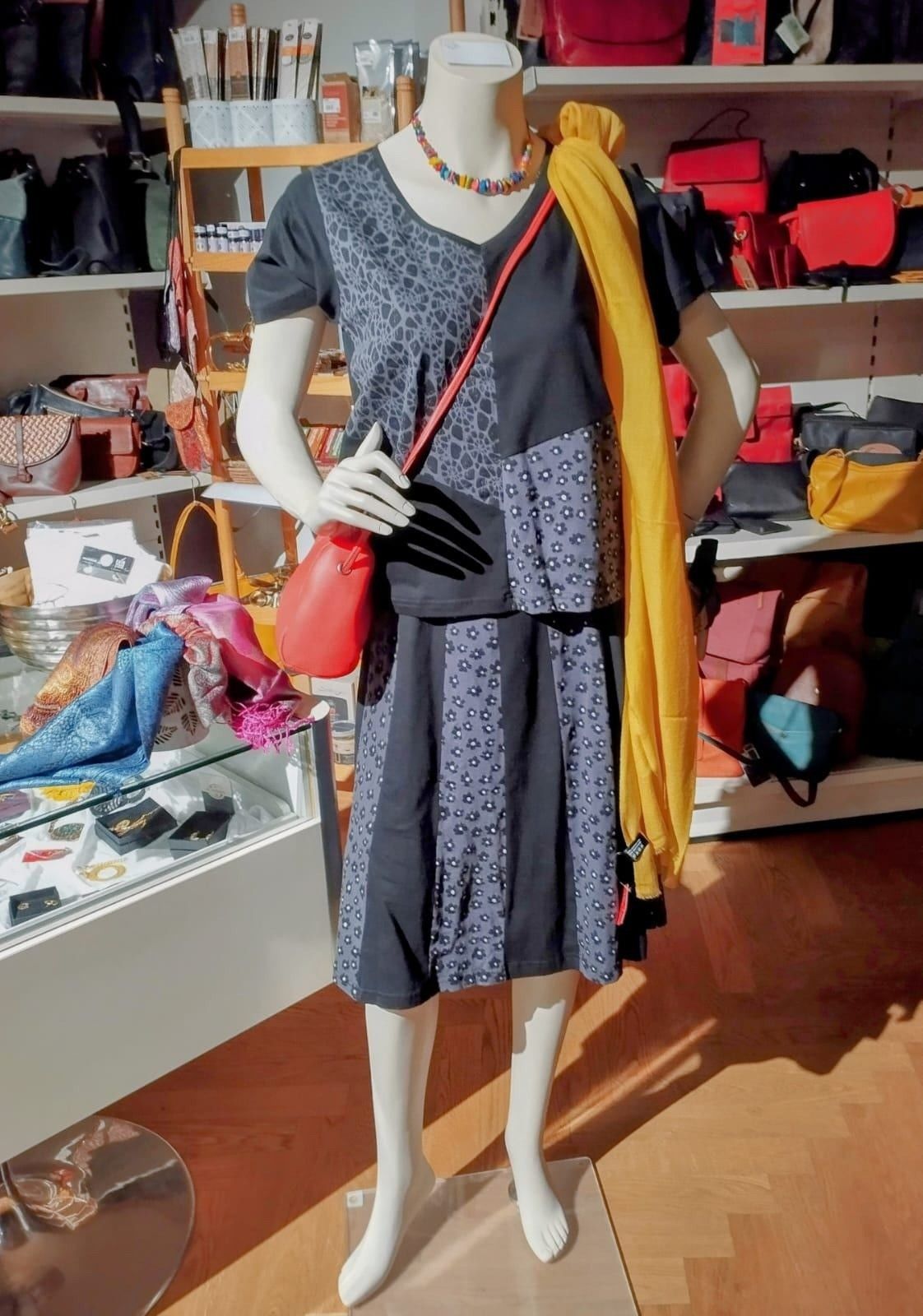 Clothing, Sleeve, Mannequin, Hosiery, Sock, Jewelry, Necklace, Bag, Handbag, Glove
