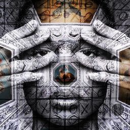 Ein digitales Kunstwerk zeigt ein menschliches Gesicht, bestehend aus verschiedenen Finanzsymbolen, geometrischen Mustern und einem Tier. Das Gesicht hat zwei Hände mit komplizierten Designs, die die Augen bedecken.