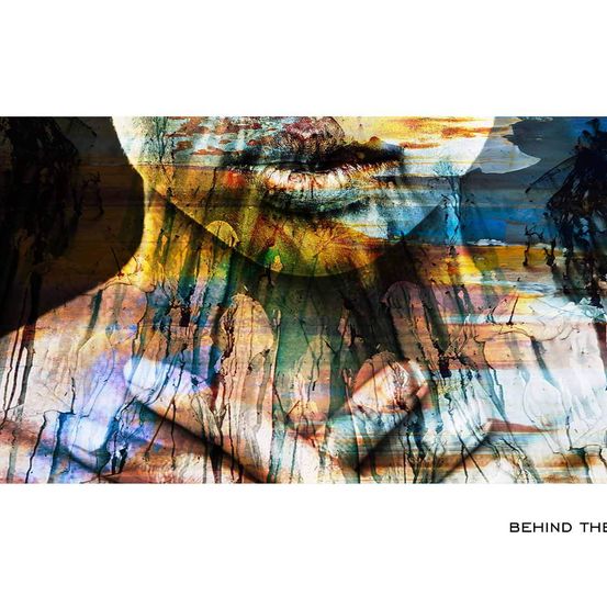 Ein abstraktes Gemälde mit Fokus auf ein Gesicht, das lebendige Farben und strukturierte Pinselstriche verwendet und ein dynamisches und emotionales visuelles Erlebnis schafft.