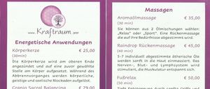 Aromaölmassage, 30 Minuten, €35. Raindrop Rückenmassage, 40 Minuten, €45. Fußreflex, 50 Minuten, €50. Kräuterstempelmassage, 60 Minuten, €79. Raindrop Massage, 60 Minuten, €79. Lavageshell Massage, 60 Minuten, €79. Lomilomi Nui, 90 Minuten, €95.