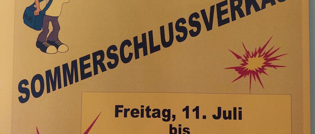 Ein Plakat bewirbt einen Sommerverkauf für medizinische Fußpflege, Verkauf und Reparatur von Schuhen. Der Verkauf läuft von Freitag, 11. Juli, bis Samstag, 19. Juli 2025. Eine Cartoon-Person hält einen Schuh und eine Tasche.