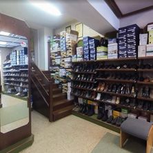 Bild enthält, Shop, Indoors, Shoe Shop
