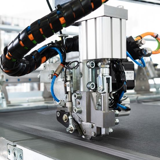 Bild enthält, Architecture, Building, Factory, Manufacturing, Assembly Line